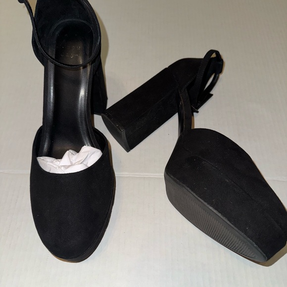 Elegant Black Women's Heels - Picture 3 of 7